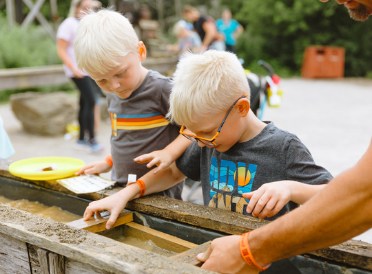 two boys sifting for gems. Gem Mining. Gold. Hands on activities. water attracion. fall fun. pumpkins. pumpkin patch. summer activities for families. 